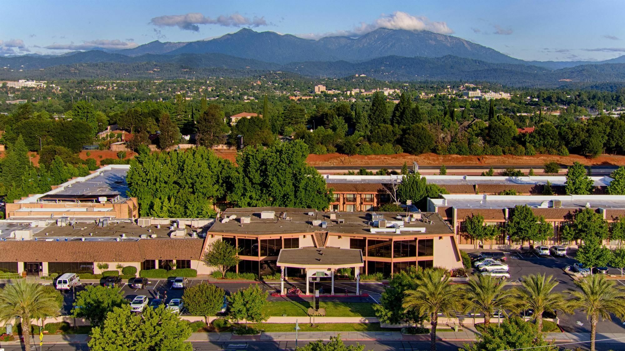 Red Lion Hotel Redding Exterior foto